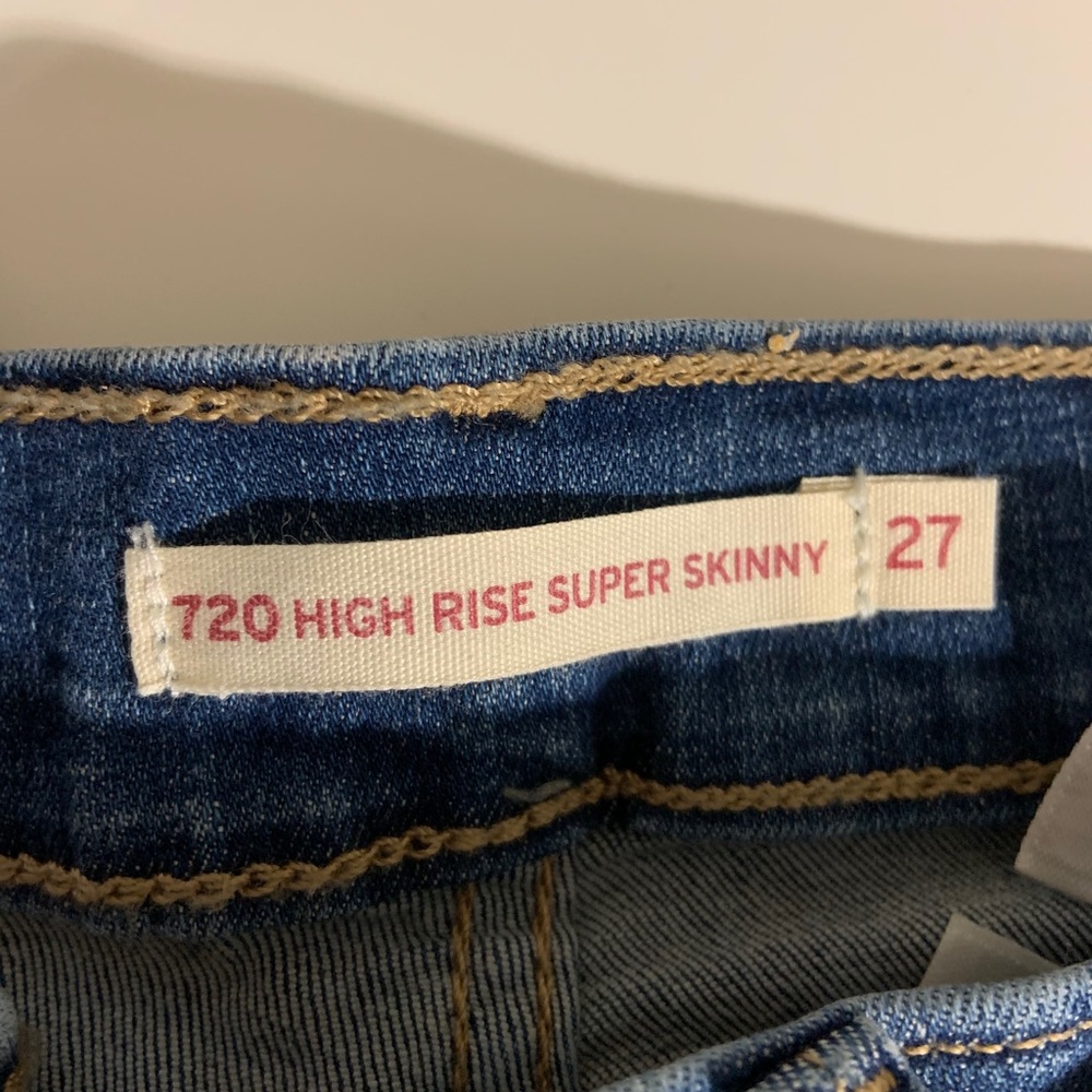 High Rise Levi’s Jeans - Picture 3 of 3